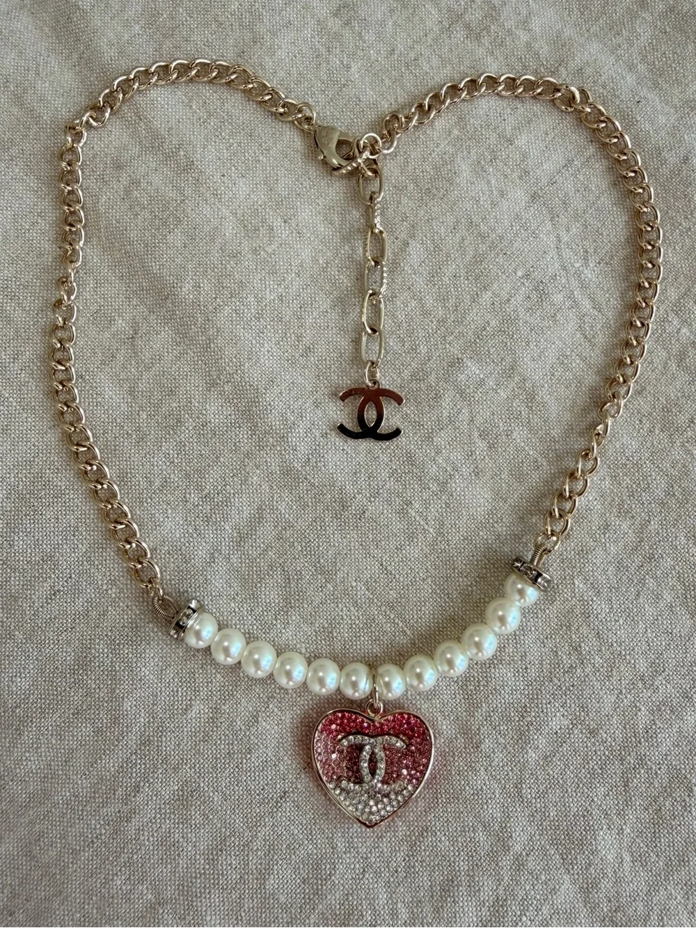 💗CHANEL Pearl Necklace with Pink Crystal Heart Pendant🤍